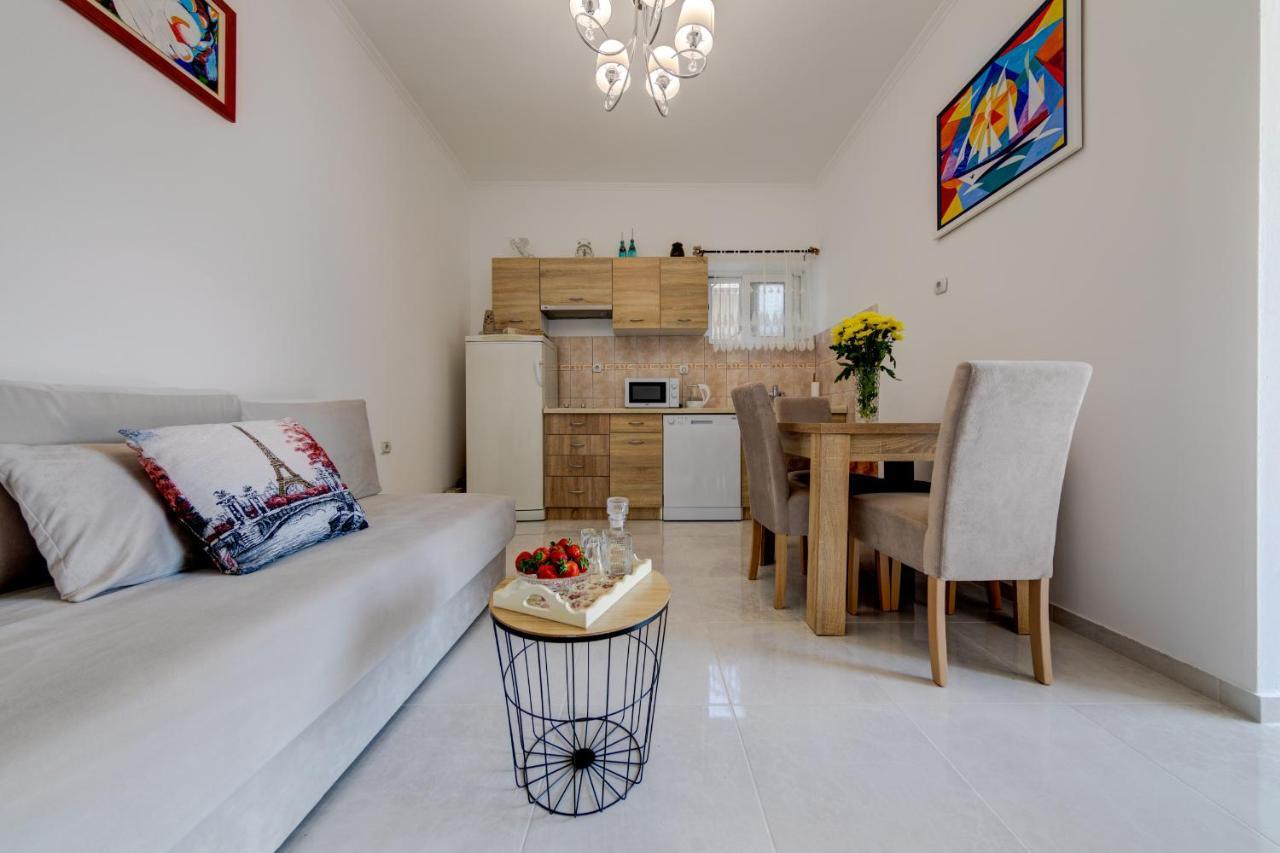 Sunny Nest Apartments โกตอร์ ภายนอก รูปภาพ