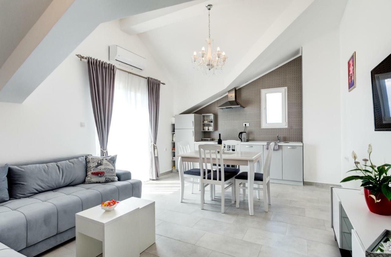Sunny Nest Apartments โกตอร์ ภายนอก รูปภาพ