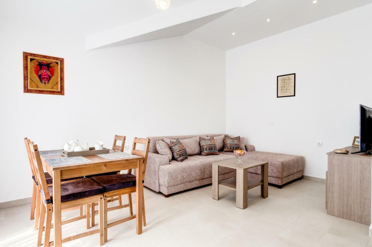 Sunny Nest Apartments โกตอร์ ภายนอก รูปภาพ